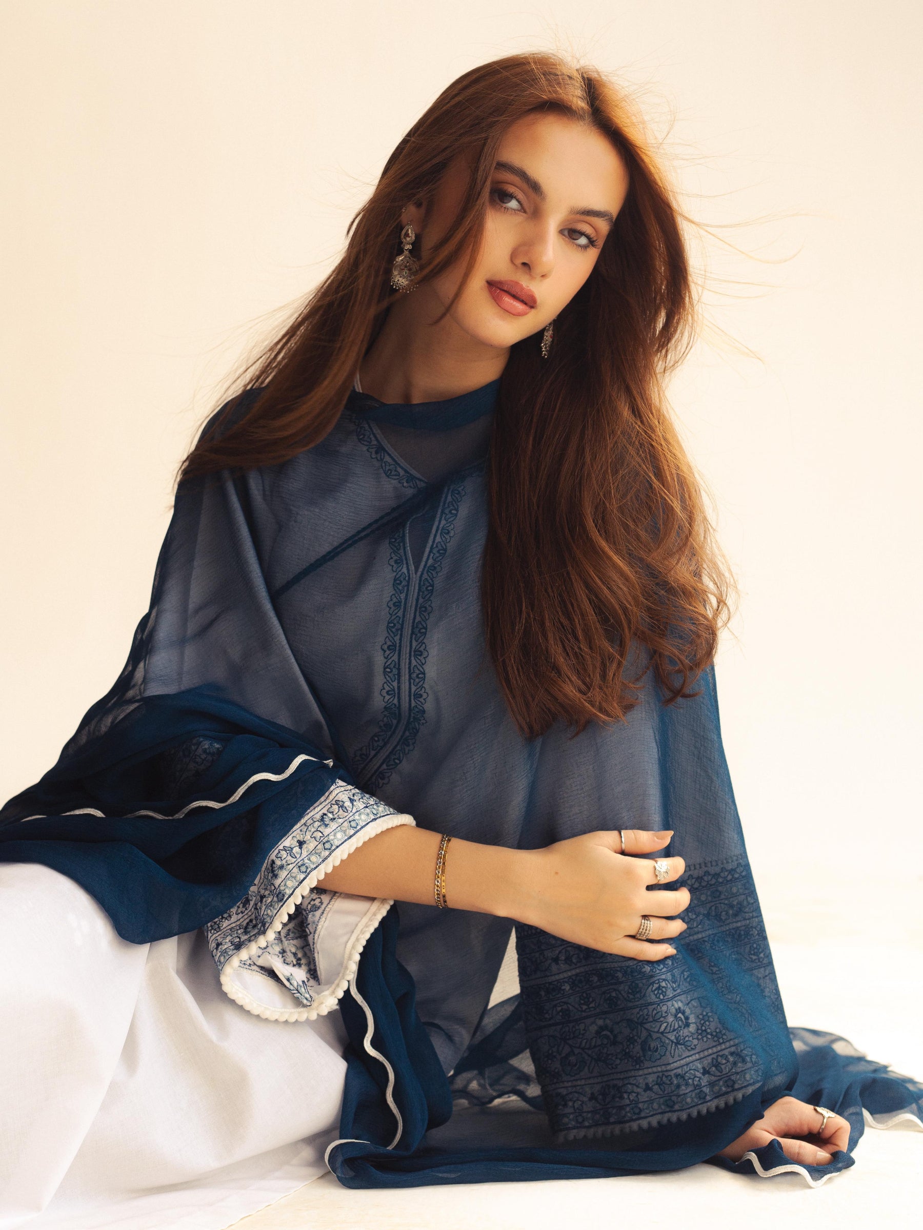 White And Navy Blue Set