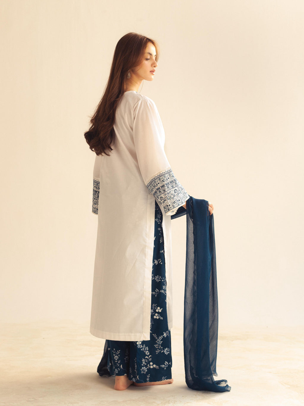 White And Navy Blue Set