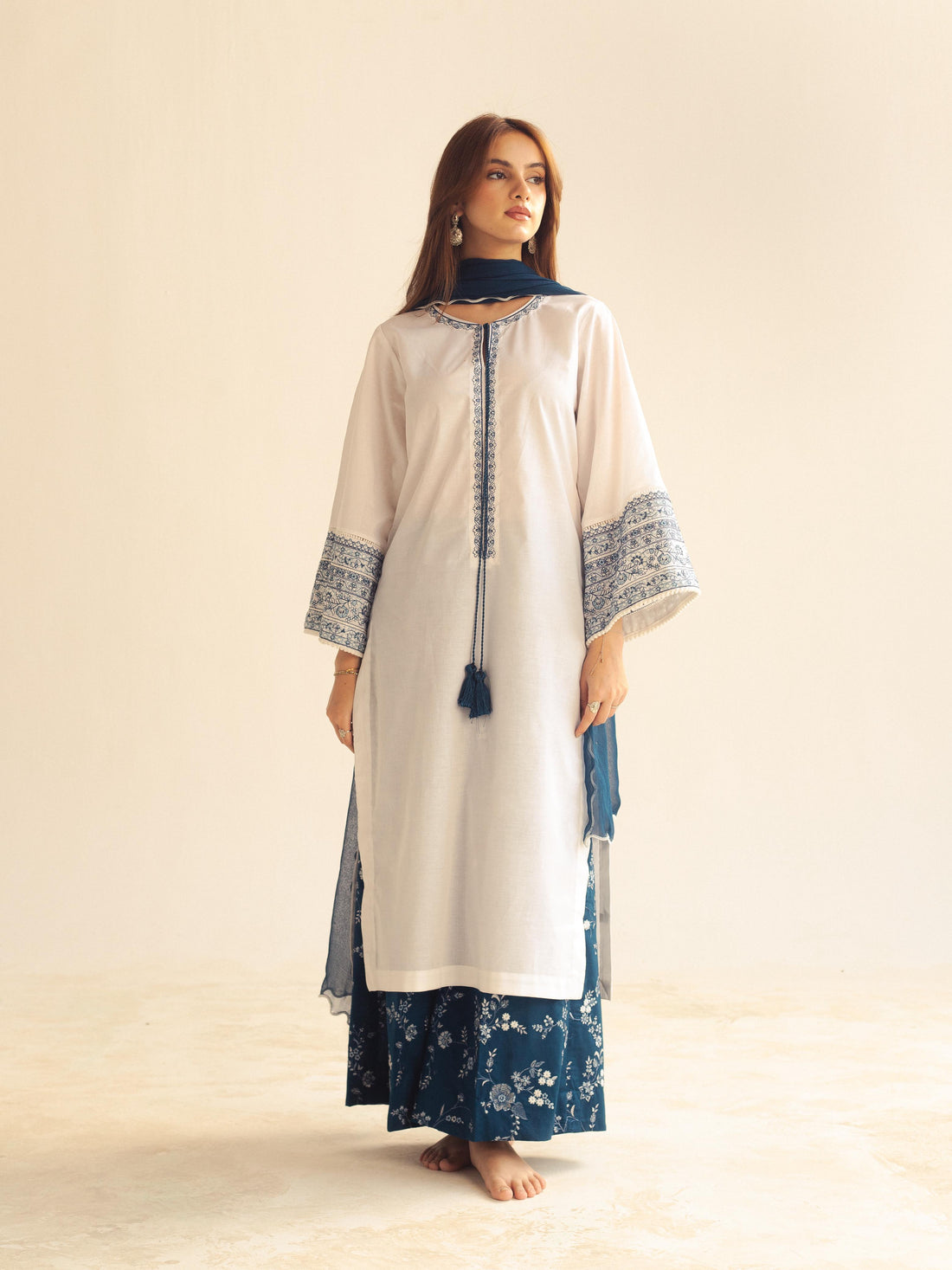 White And Navy Blue Set